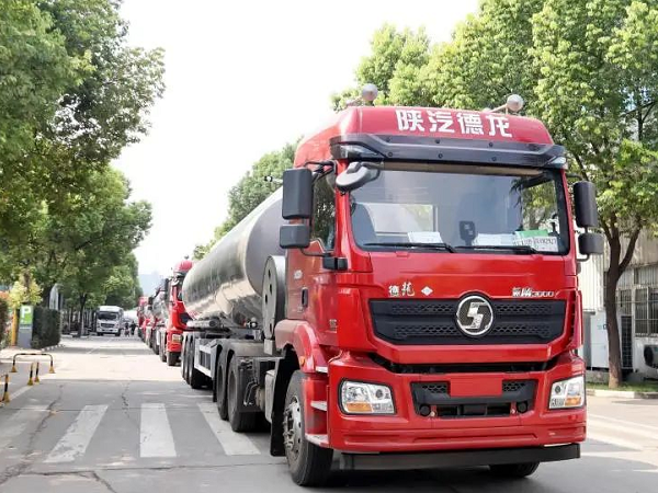 疫情之下，海外客戶線上訂車，20臺凌宇罐車批量交付！