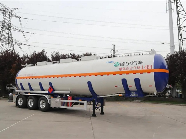 中集凌宇新款鋁合金易燃液體運(yùn)輸車來(lái)了！