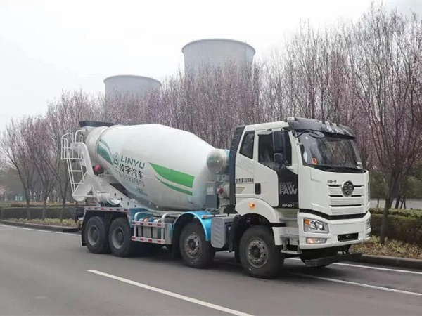 【重卡新聞】8月份重卡市場(chǎng)銷(xiāo)量?jī)H5.6萬(wàn)輛大降57%，“金九”會(huì)變“銅九”嗎？