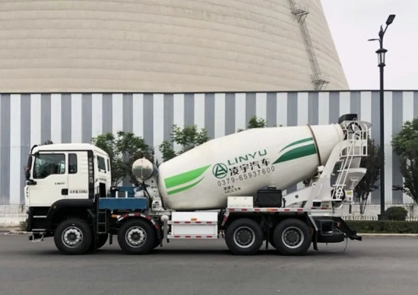 重汽&凌宇電驅(qū)橋攪拌車(chē)，會(huì)省錢(qián)的才是卡友選擇的！